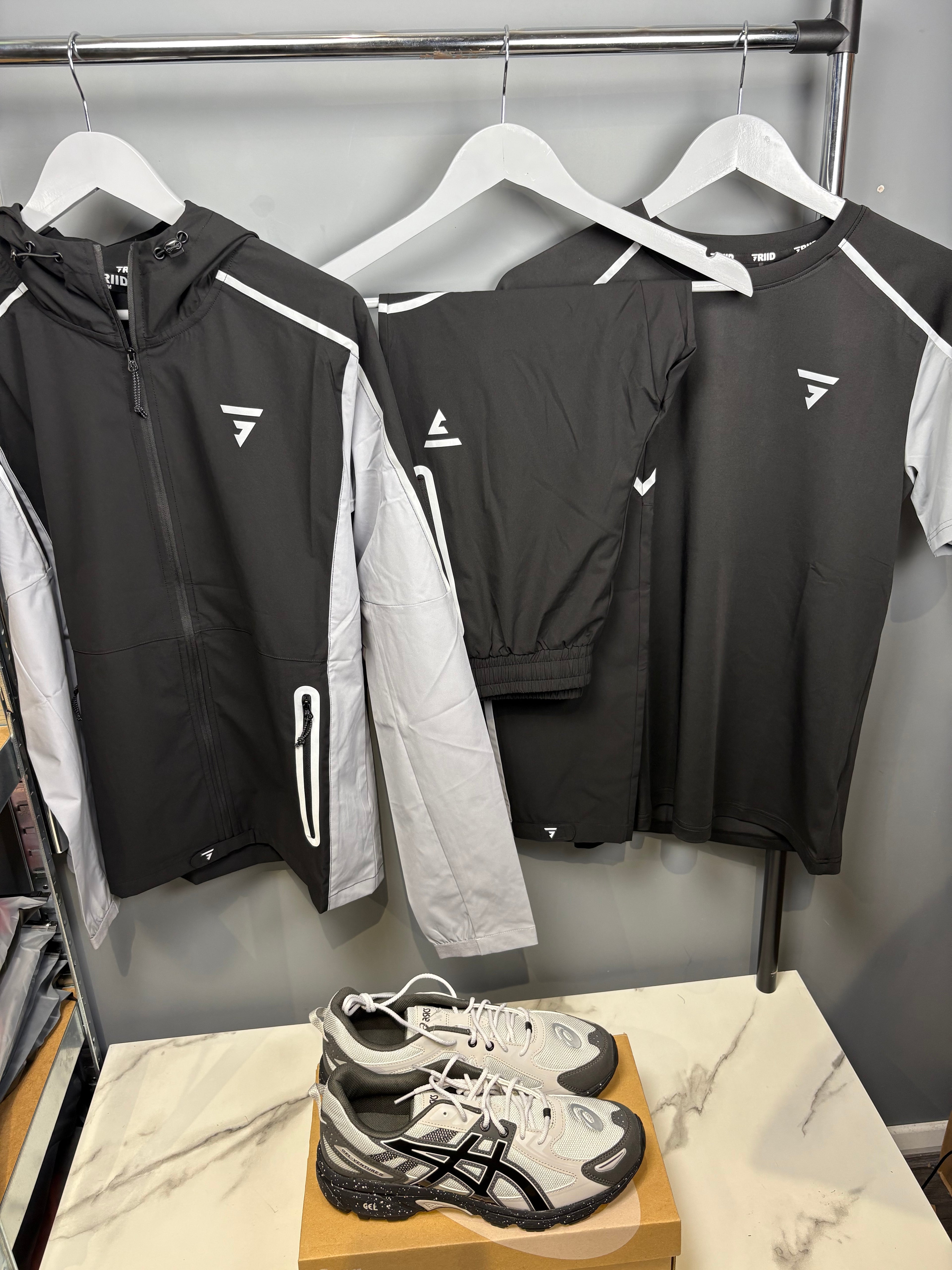 Black and grey griid 3 piece