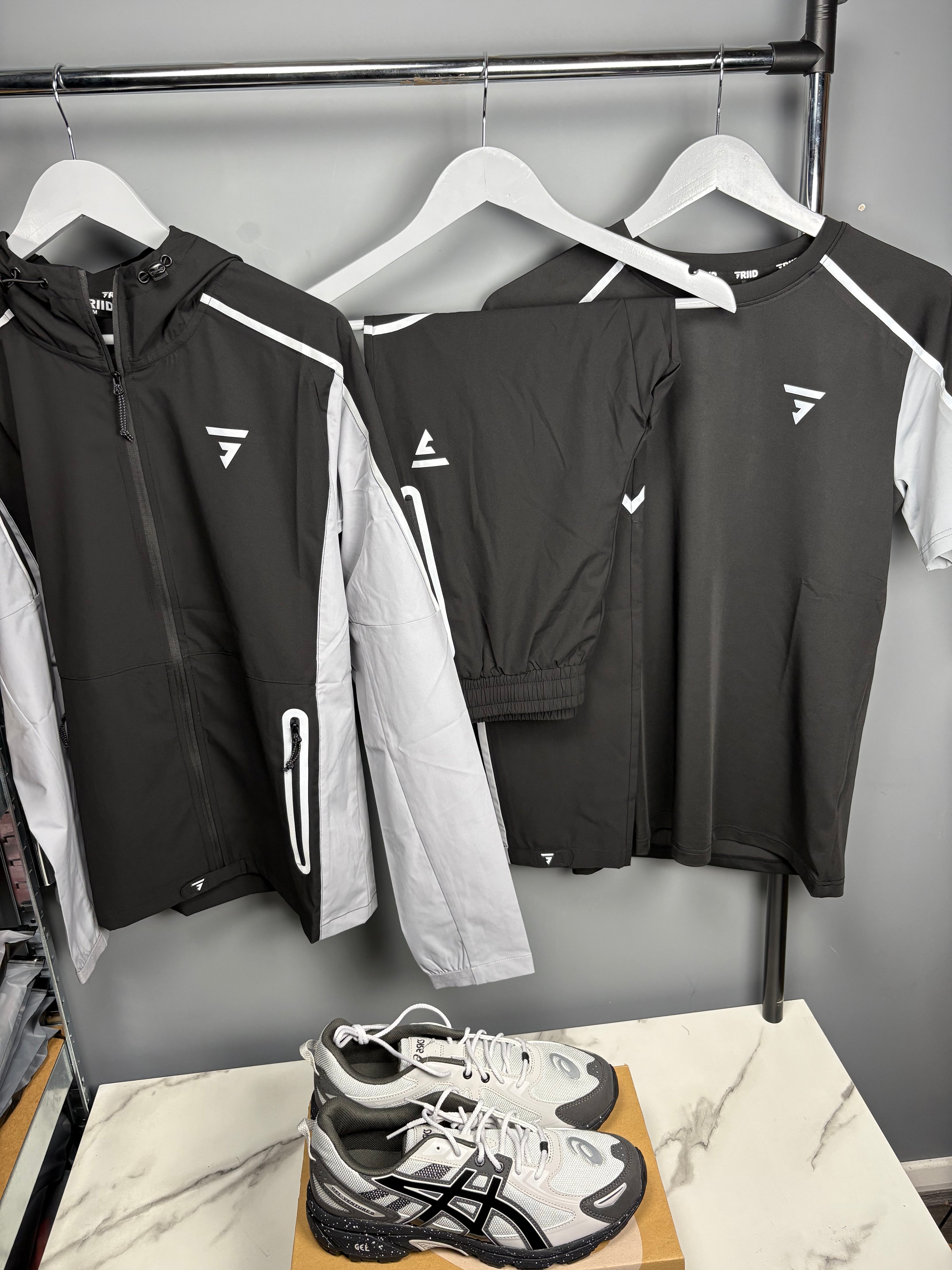 Black and grey griid 3 piece