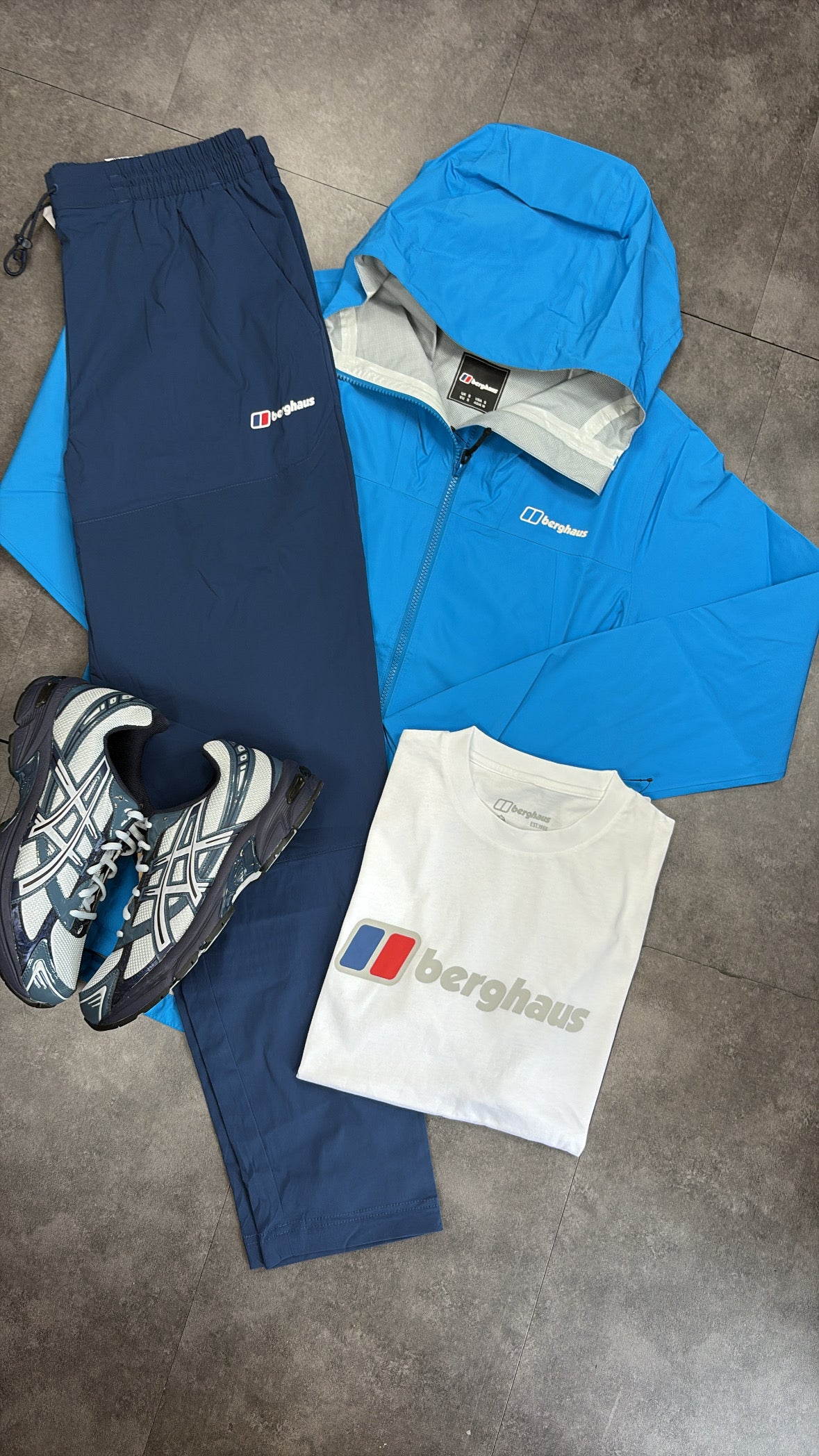 Berghaus rainproof tracksuit "sky blue/navy"