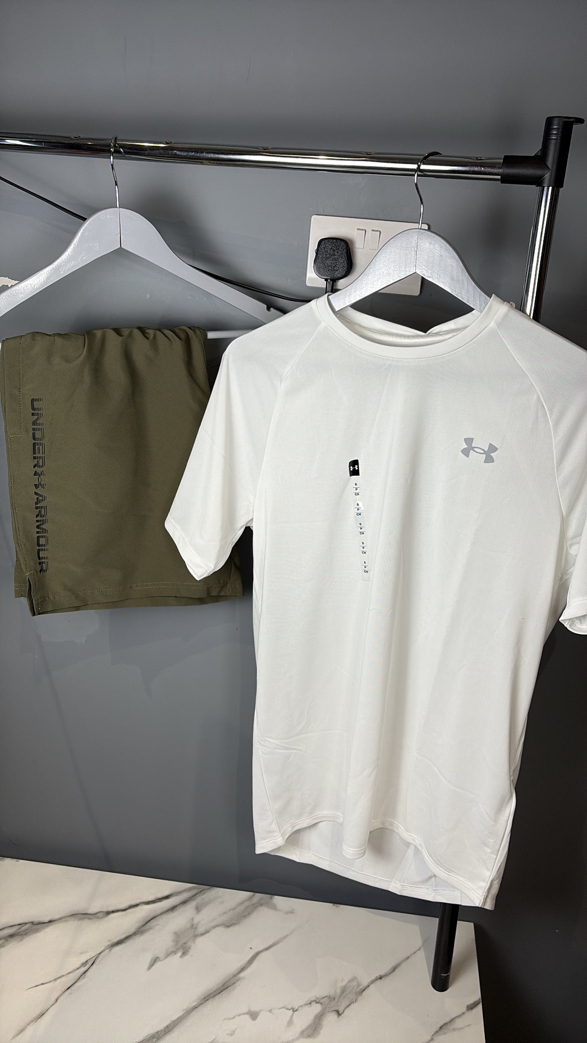 Men’s khaki and white under armour set