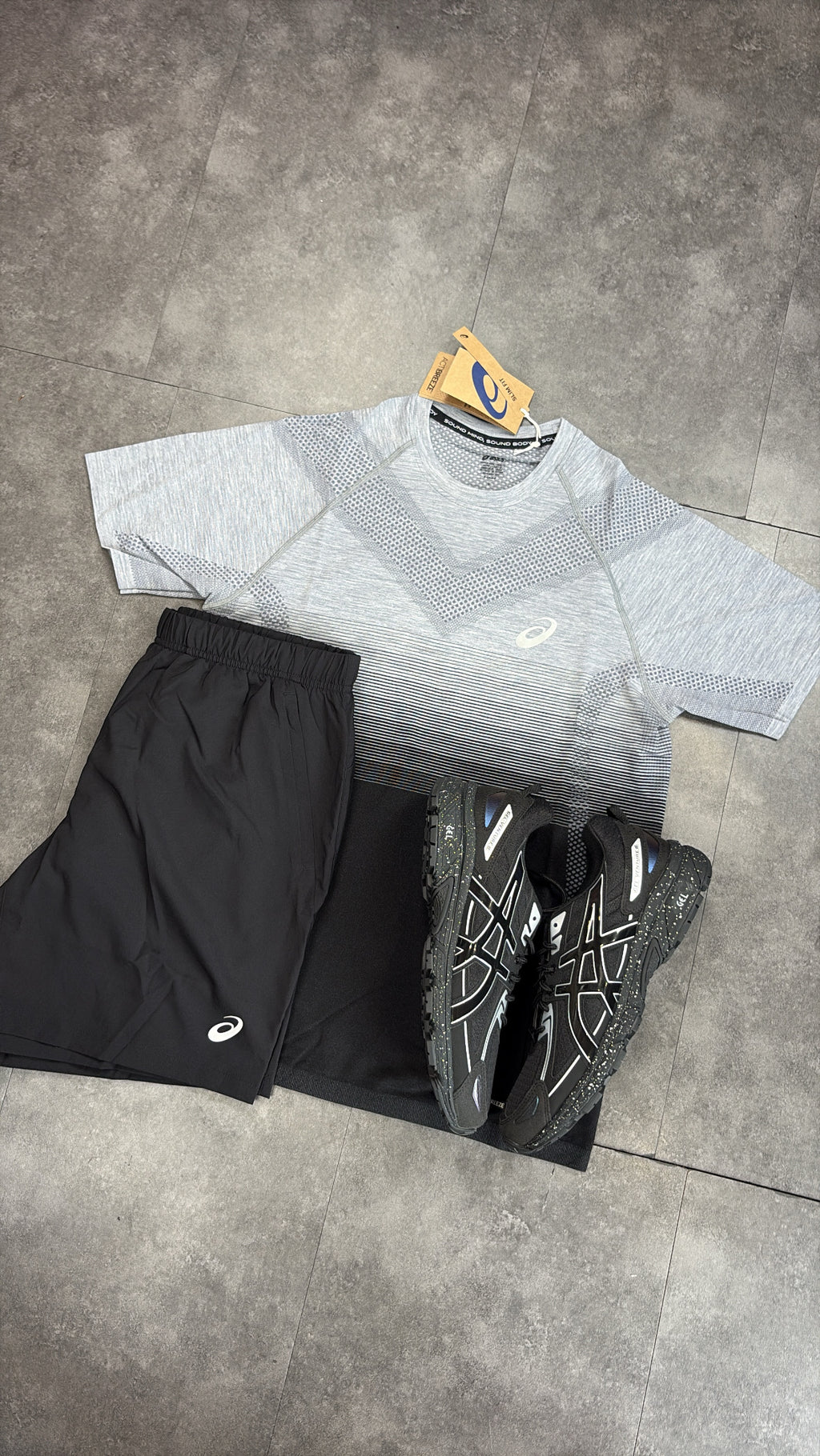 ASICS seamless tee "black/grey"