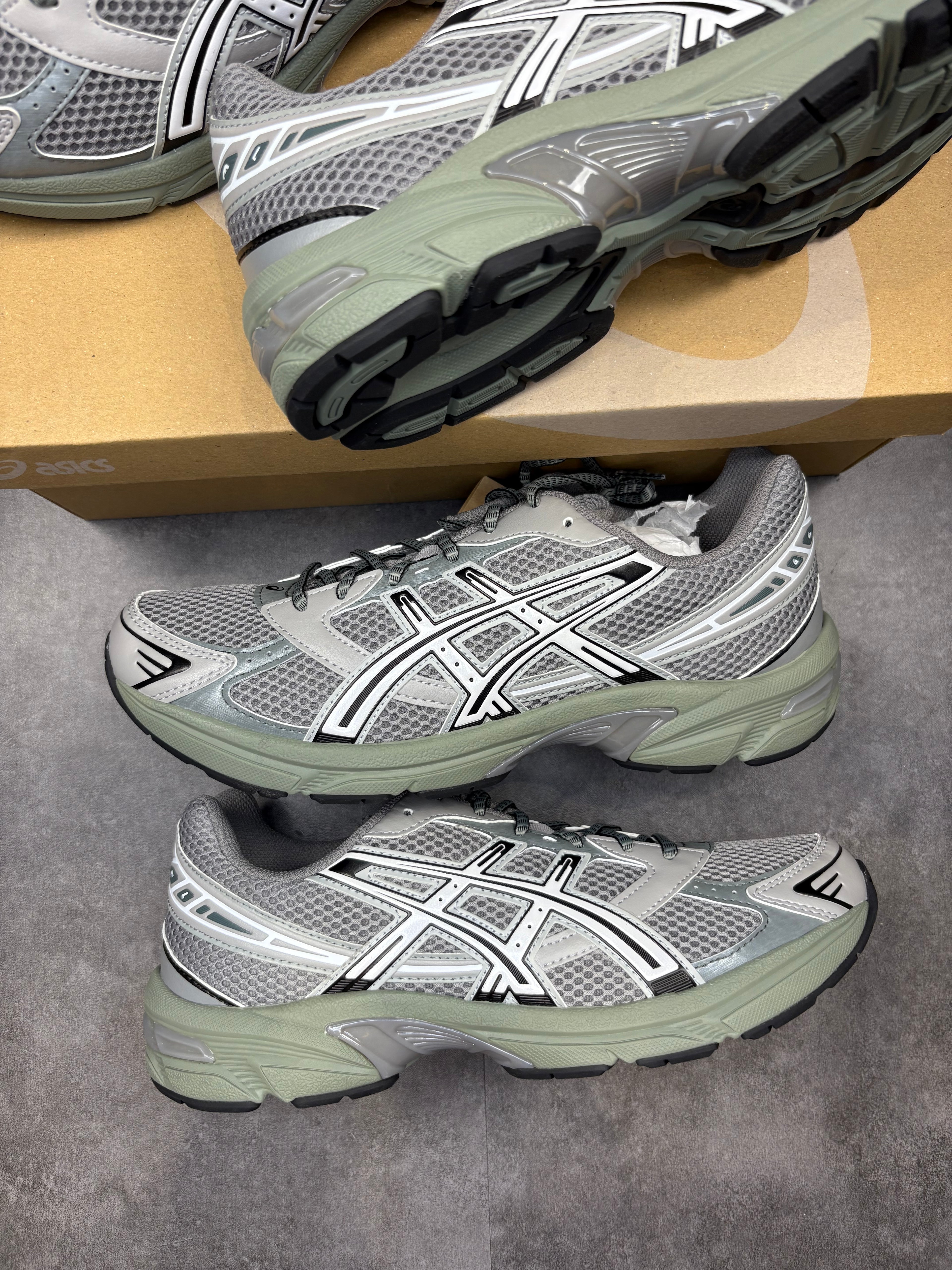 Wild dove asics