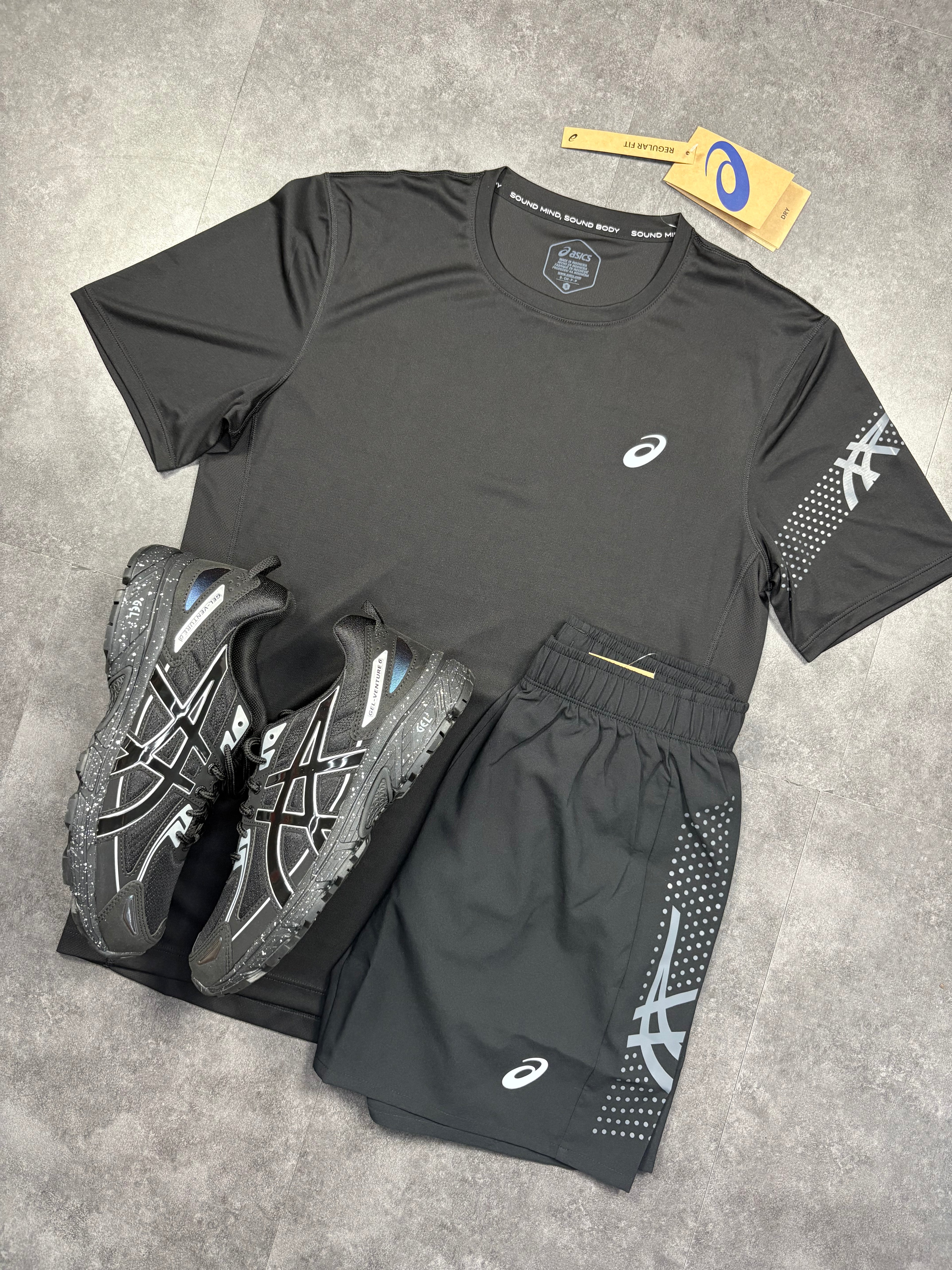 Mens black ASICS Set