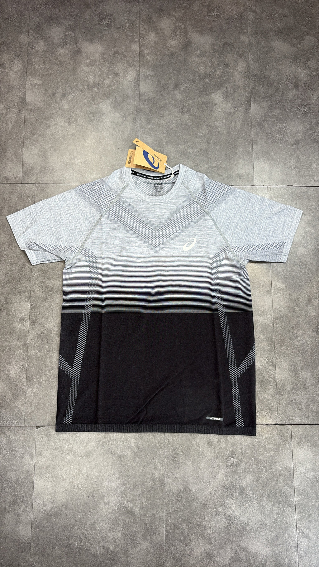 ASICS seamless tee "black/grey"