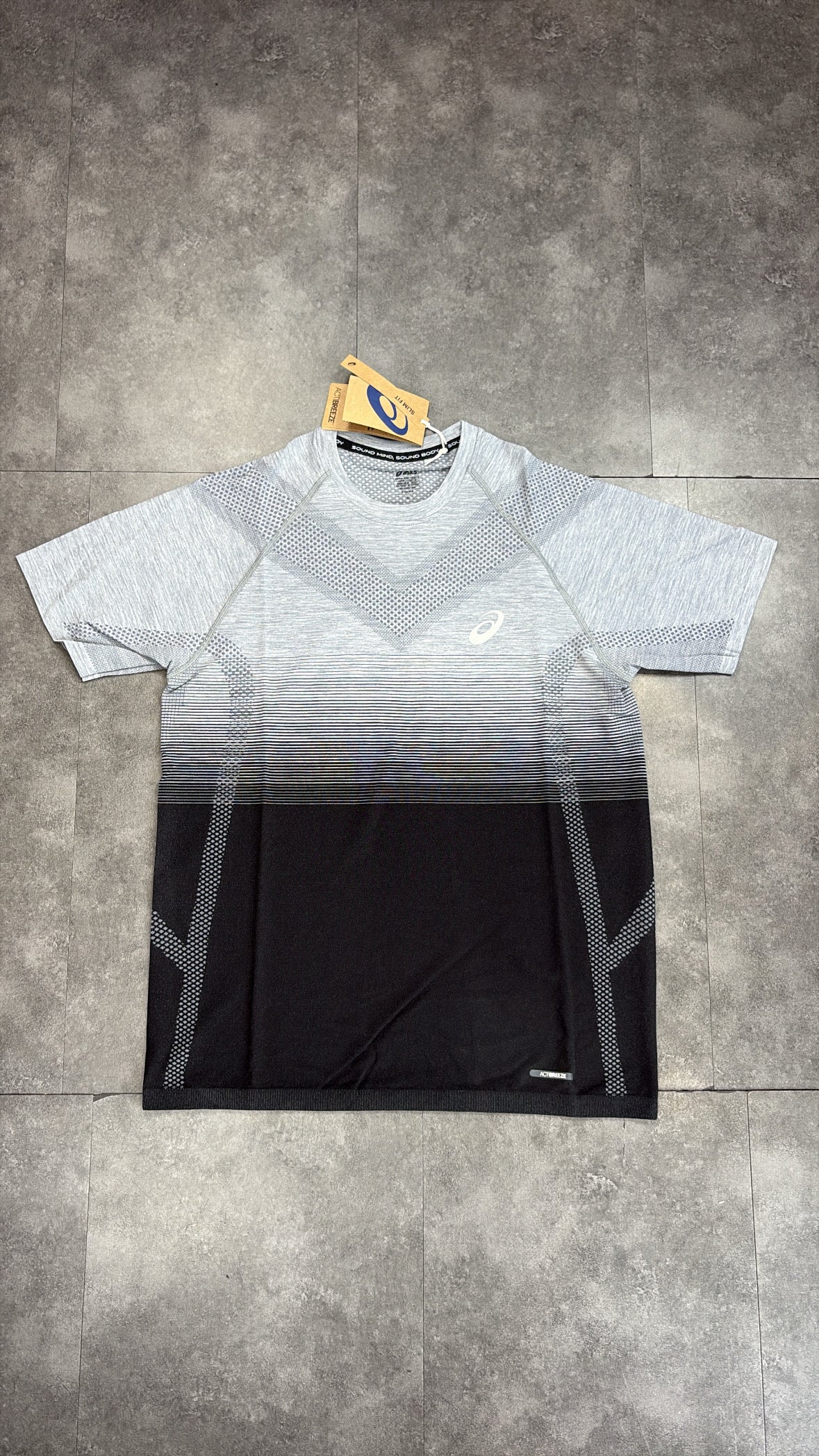 ASICS seamless tee "black/grey"