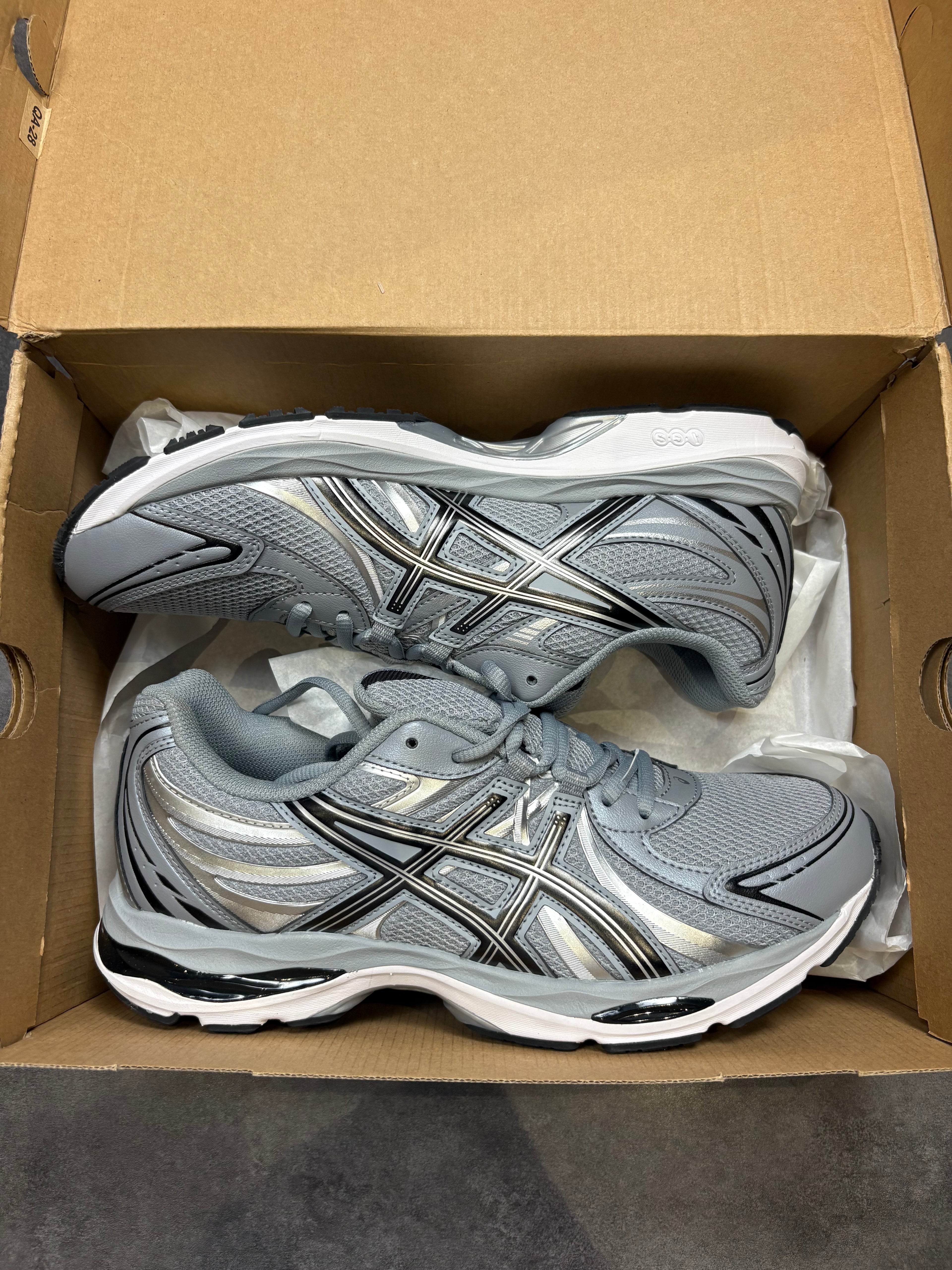 ASICS gel sekerin "Wolf grey/Black"