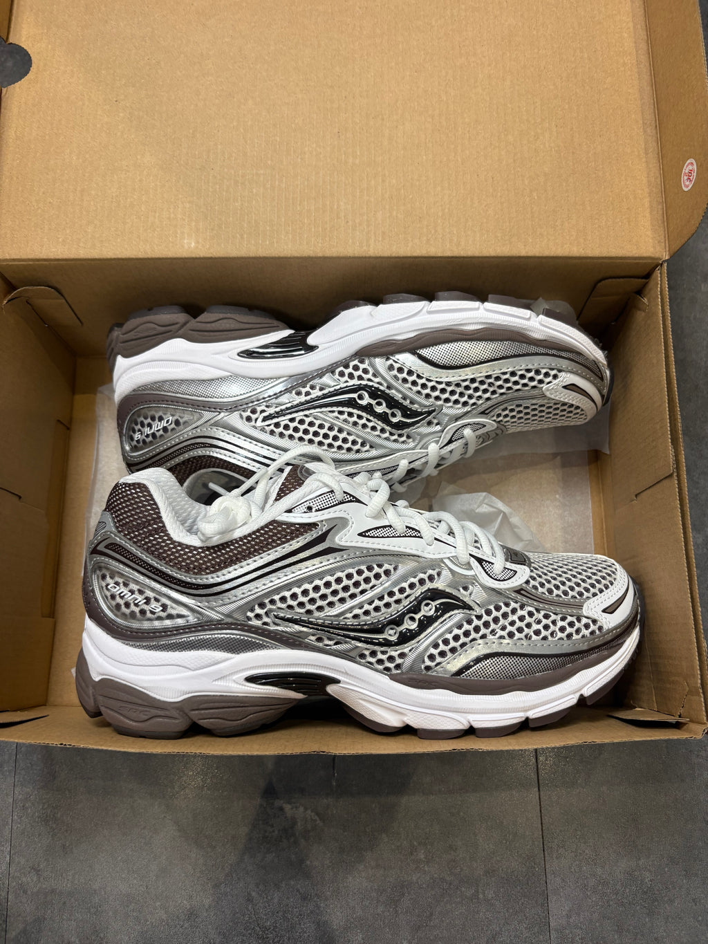Saucony trainers "brown/white"