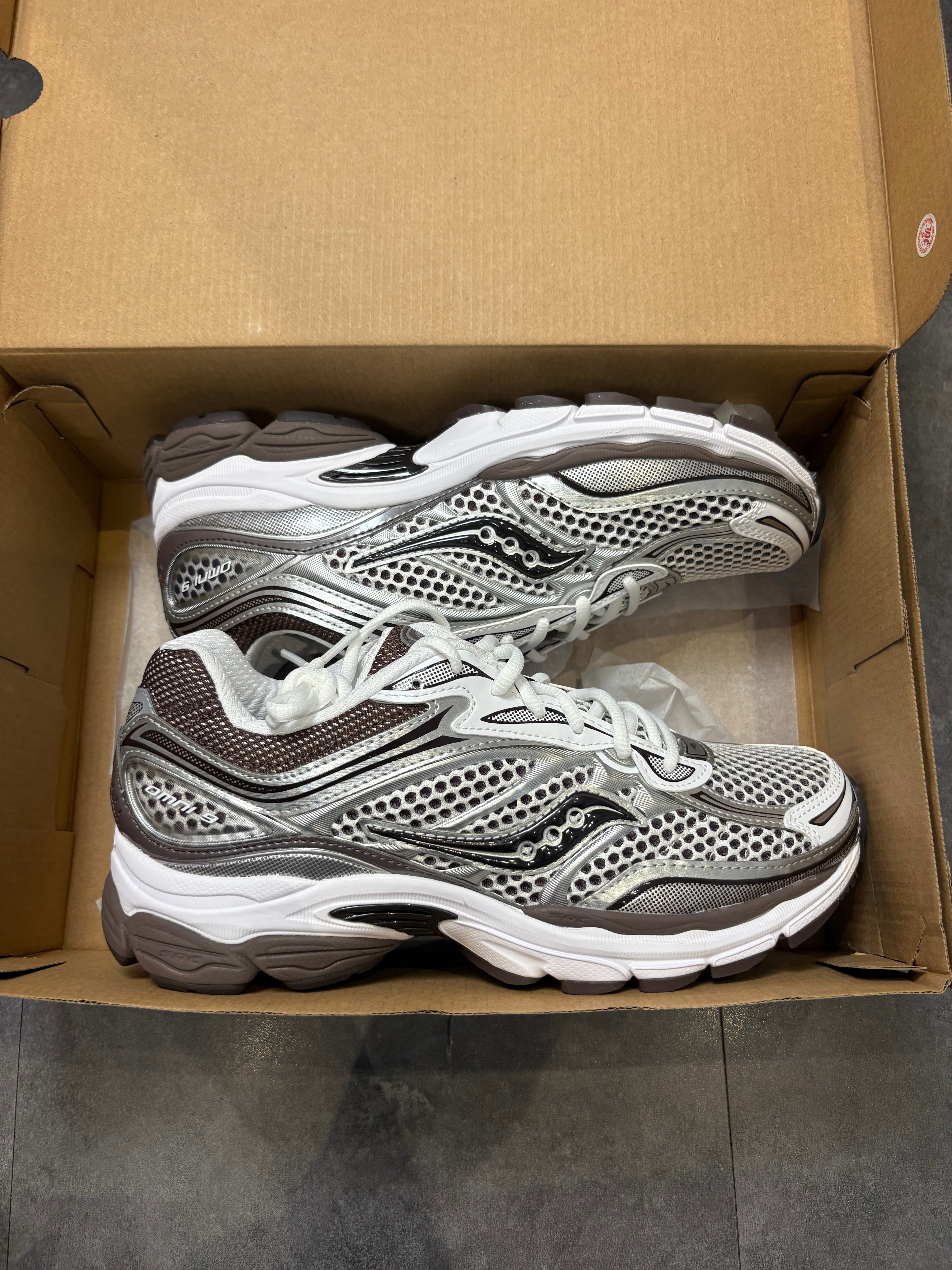 Saucony trainers "brown/white"