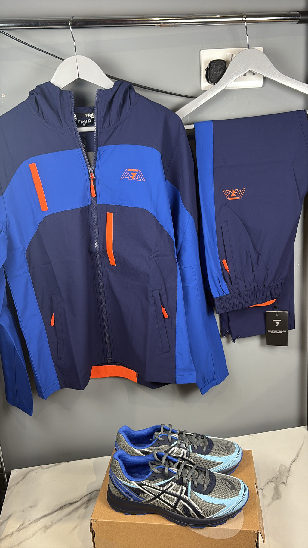 Blue and orange triple G griid set