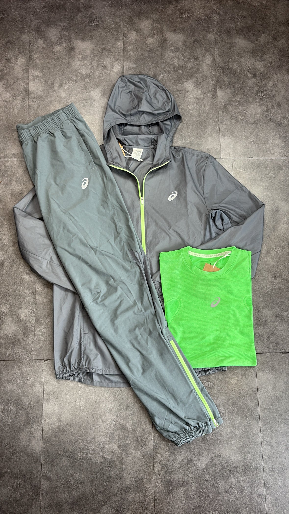 ASICS core tracksuit "neon/dark grey"
