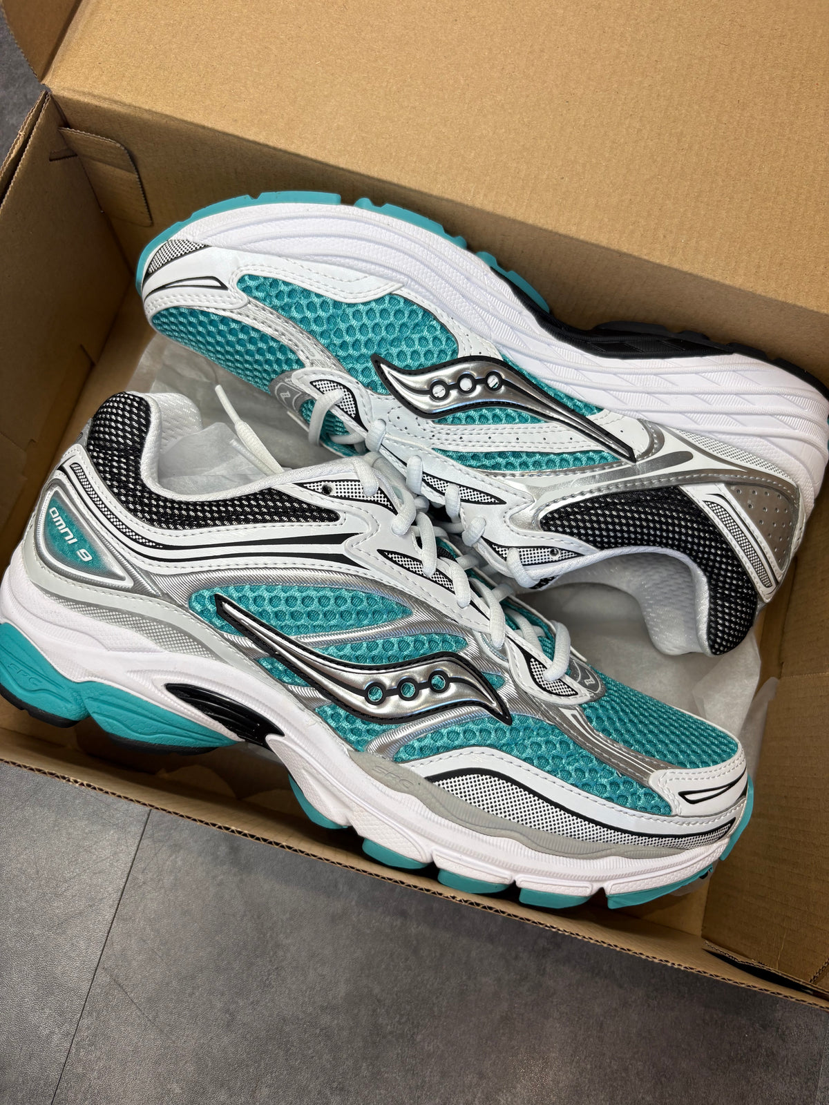 Saucony omni 9 trainer "Aqua"