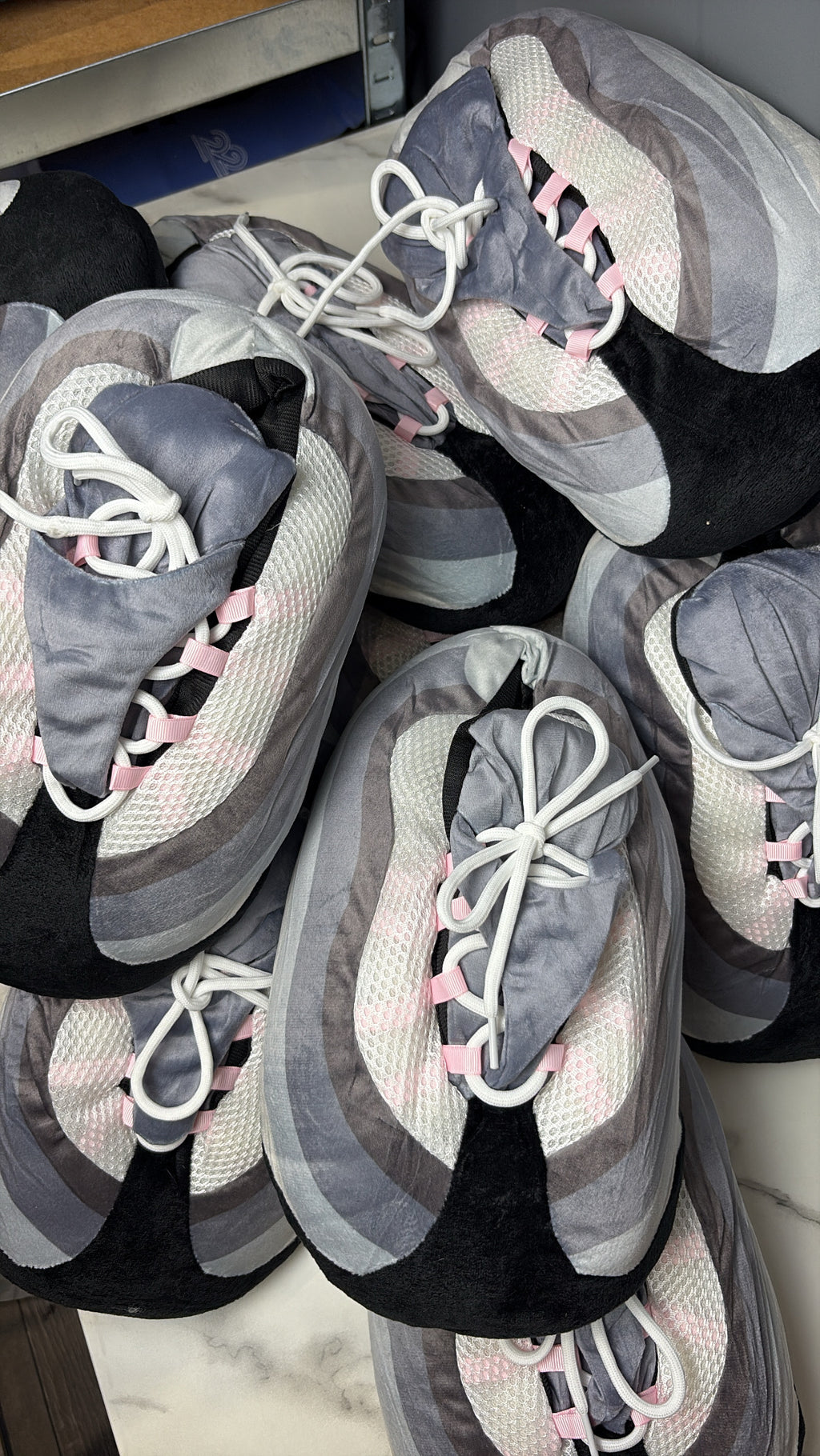 Pink foam 95s slippers