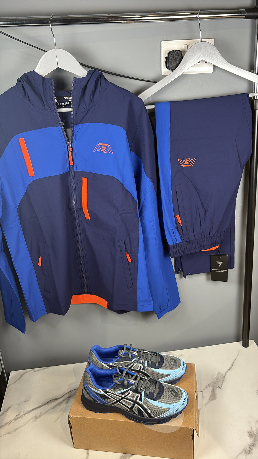 Blue and orange triple G griid set