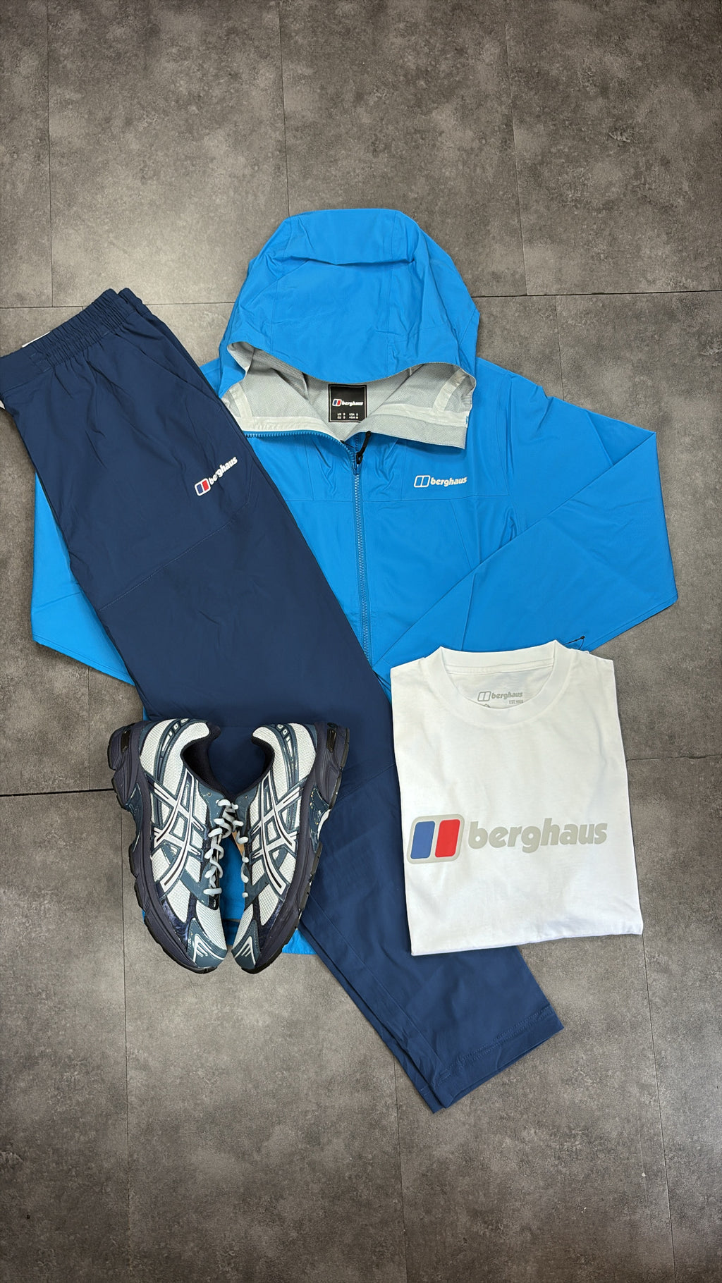 Berghaus rainproof tracksuit "sky blue/navy"