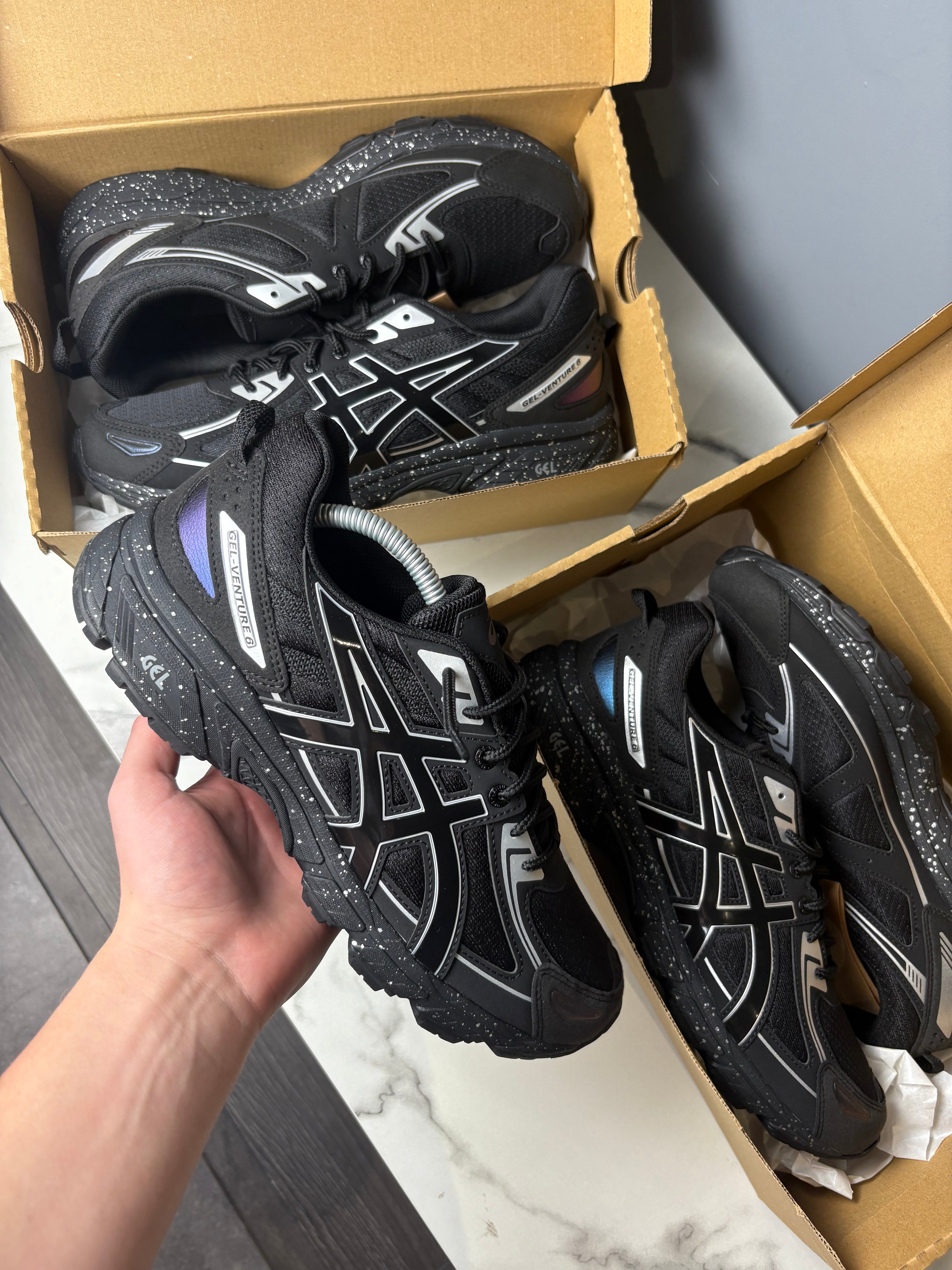 Black gel venture asics