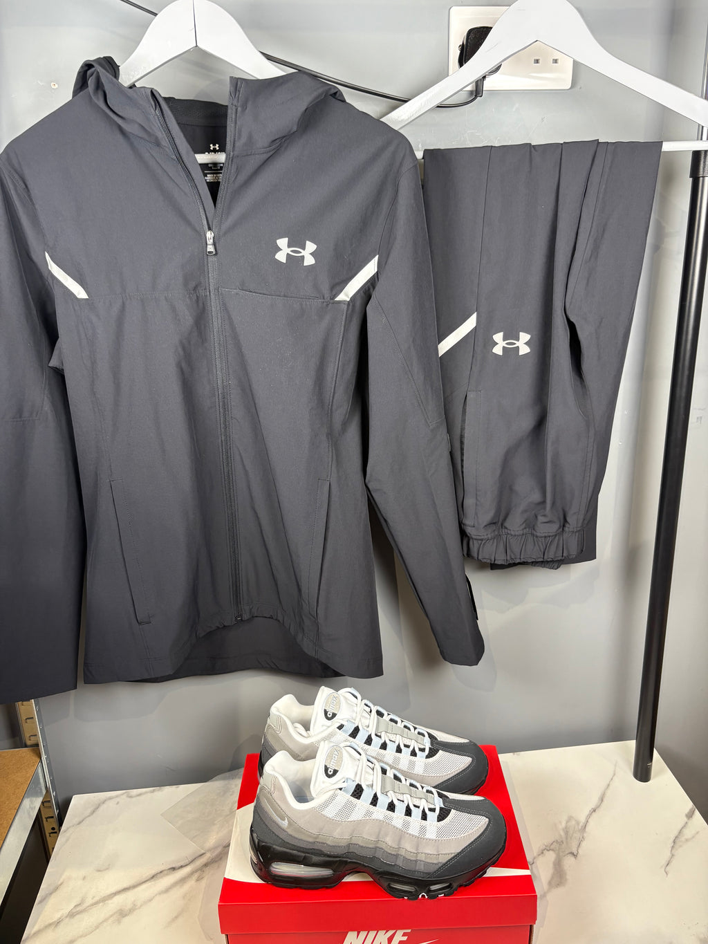 Mens black under armour tracky