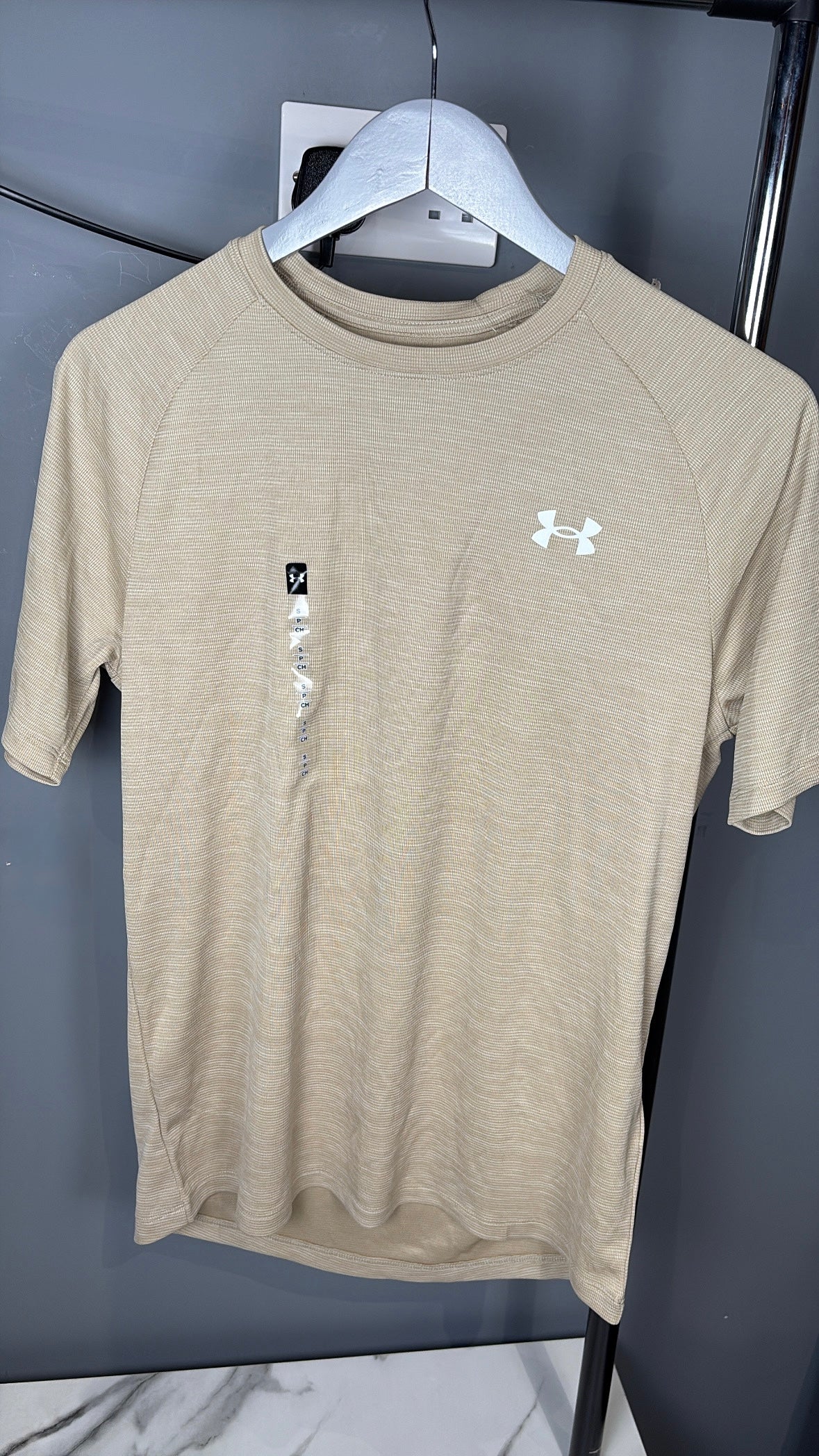 Mens beige under armour top