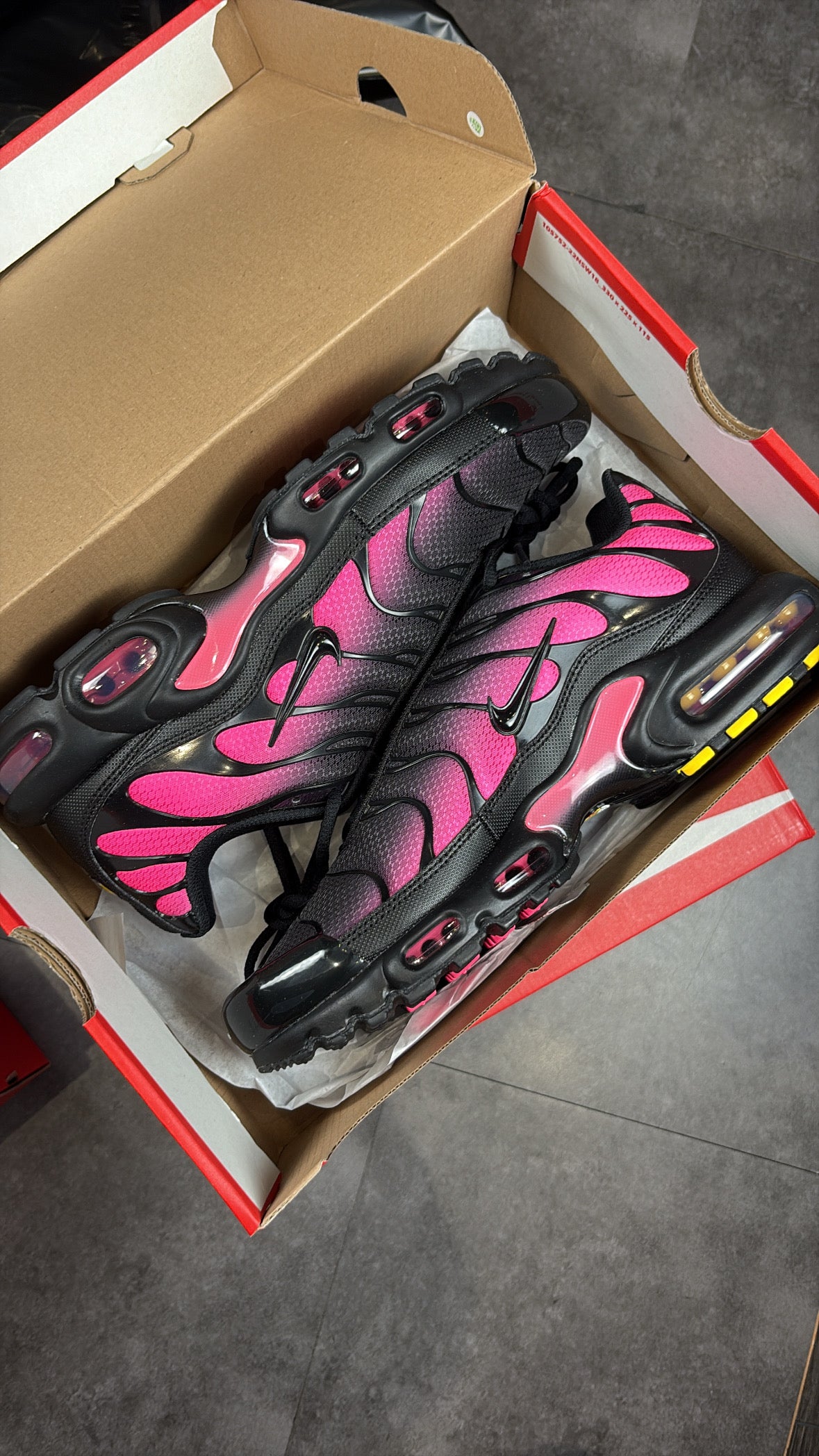 Nike TNS trainers "Hyper pink"